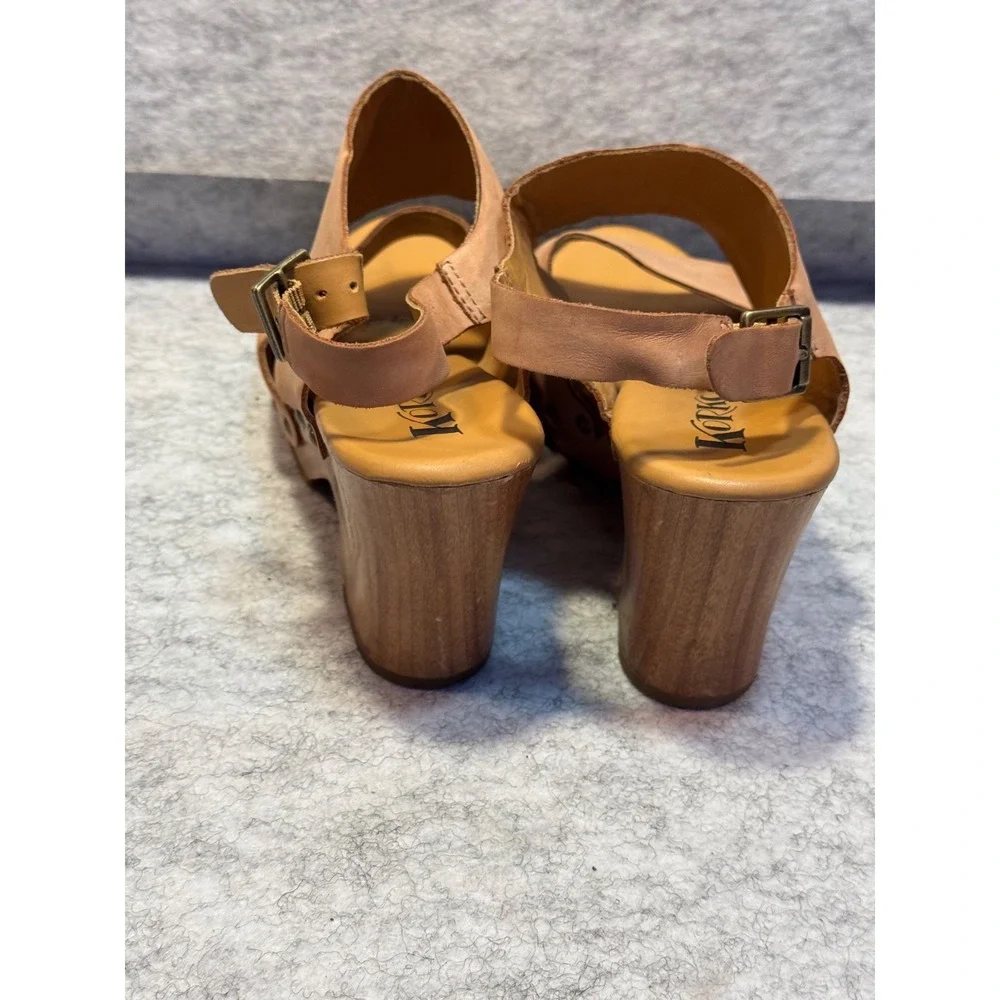 Korks tan sandels scrappy heel open toed Woman's size 7.5 comfort